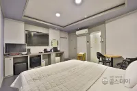 อะมอร์โฮเทลกิมแฮ - โรงแรมราคาถูก