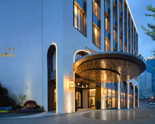 Sofitel Shanghai North Bund Hotels near Linping Road Station