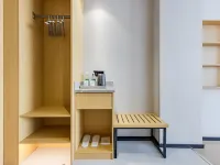 Days Inn by Wyndham Guangzhounan Railway Station Hotels in Guangnan