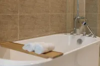 Luxhome Mekong Hotel Can Tho Các khách sạn gần Công viên Vincom Xuân Khánh