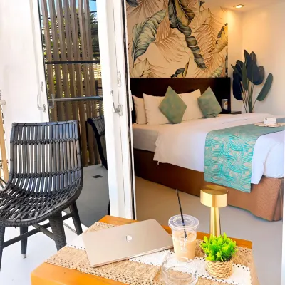 Jony's Boutique Hotel Отели рядом с достопримечательностью «Белый пляж — станция 1»