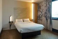 B&B Hotel Paris Porte Des Lilas Hôtels à : Les Lilas