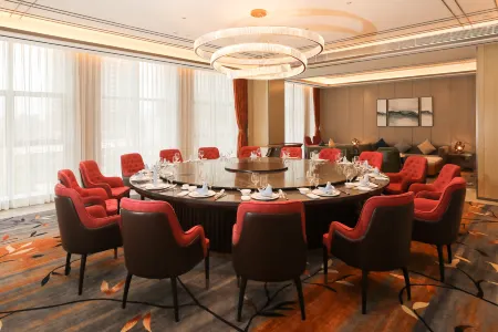 Grand Skylight Hotel Longnan Отели рядом с достопримечательностью «Binjiang Square»