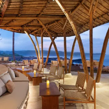 ARNA Suites and Ocean Lounge