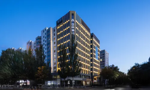 Atour Hotel (Zhangjiakou High-speed Rail Station Civil Square)