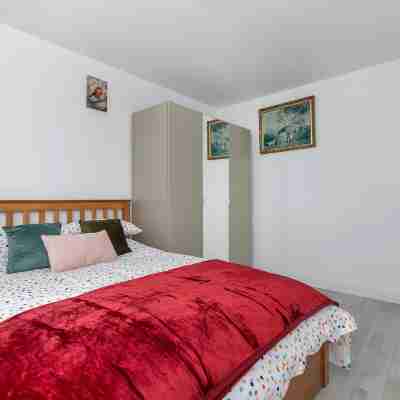 A Stunning Flat in London, Gants Hill Rooms