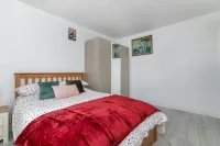 A Stunning Flat in London, Gants Hill Hotels in Redbridge