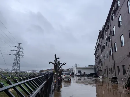 Tonghai yongqing hotel Отели рядом с достопримечательностью «Tonghai Confucian Temple»