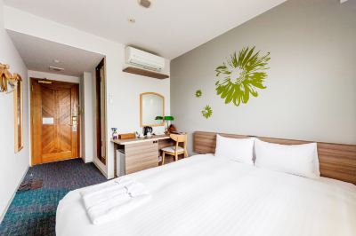 【禁煙】コンフォートダブル14㎡（本館ステーションウィング） ホテルアザット那覇（安里駅前）の写真