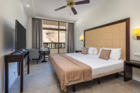 Hotel Livvo Jandía Golf Отели в г. Хандия