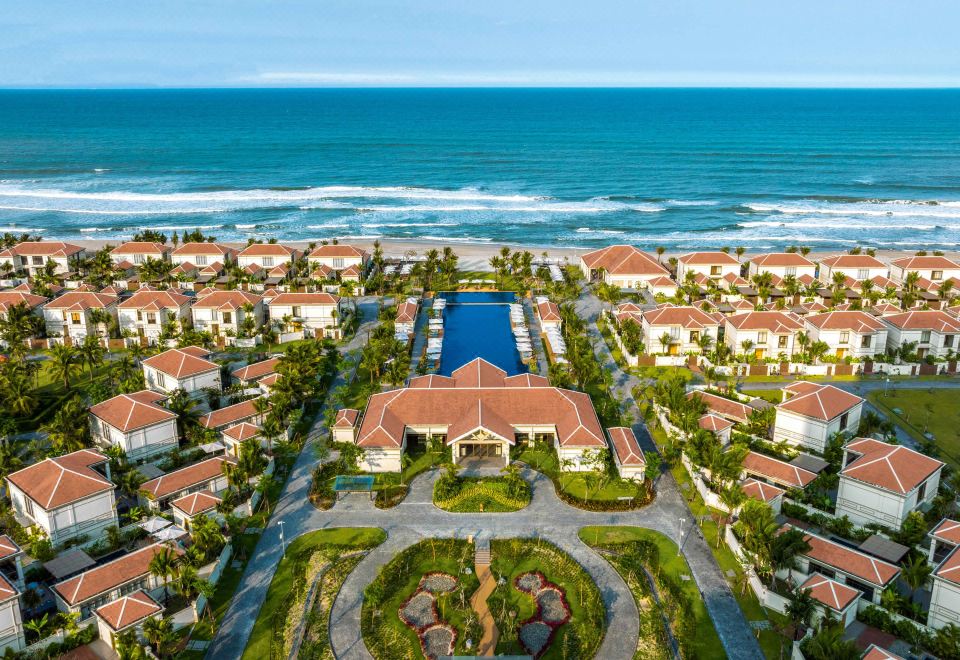 [Fusion Resort & Villas Da Nang의 평화로운 풀빌라 입구]