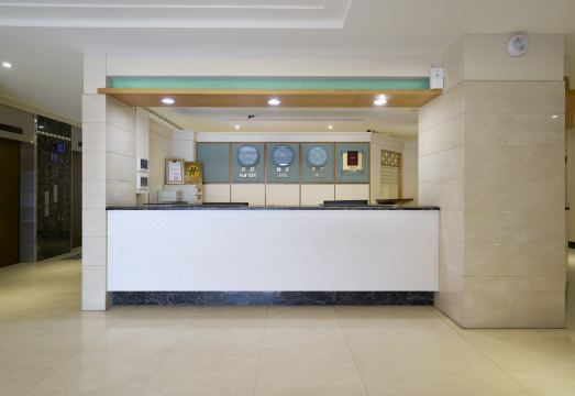 페라리 호텔 룸