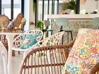 AIR HOTEL Sihanoukville - SKY POOL & FREE LAUNDRY - 5min to Boat Pier