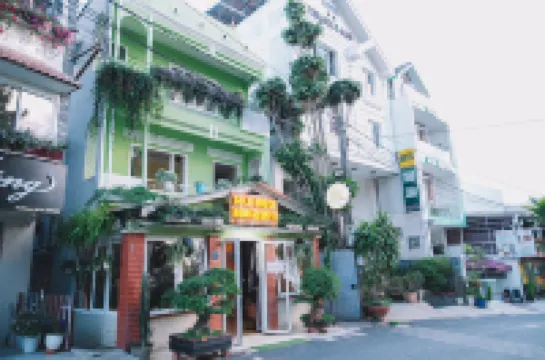 Gold House Da Lat スアンフオン湖周辺のホテル