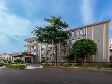 Yilai Hotel (Xingyang municipal government store) Отели рядом с достопримечательностью «Xingyang People's Park»