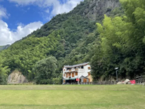 Floral Hotel  · Pan'an chujianshanshe hotel