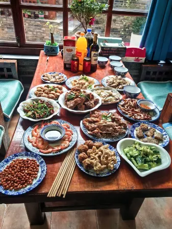 Lijiang pure sunshine · panoramic view of the ancient city and snow mountain Отели рядом с достопримечательностью «Old Town of Lijiang»