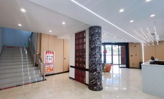 Baotong Hotel (Yongchang Zhonggulou)