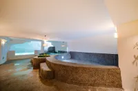 Libo Sanyu Nanting · La Mere Ancienne · Designer Private Hot Spring Resort Villa (Ancient Town) - โรแมนติก