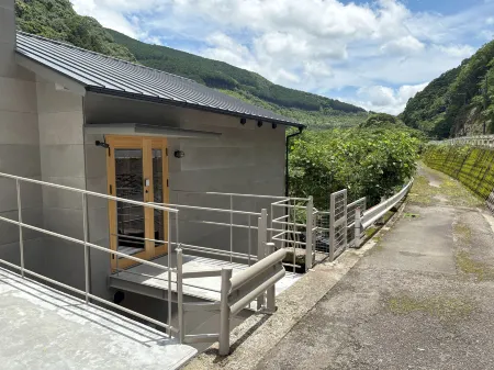 SEN.RETREAT TAKIJIRI