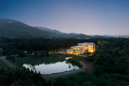 Jiuhuashan Yueshan Resort Hotel Отели рядом с достопримечательностью «Lotus Peak»
