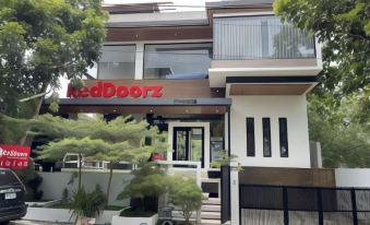RedDoorz @ Anton's Loft Designer Resort Pansol Calamba Laguna