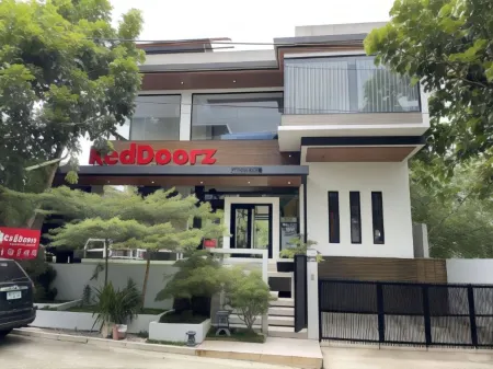 RedDoorz @ Anton's Loft Designer Resort Pansol Calamba Laguna