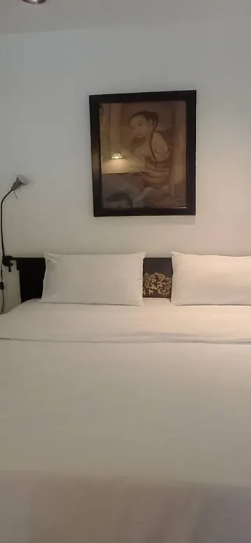 ห้องดีลักซ์ เตียงใหญ่ 1 เตียง