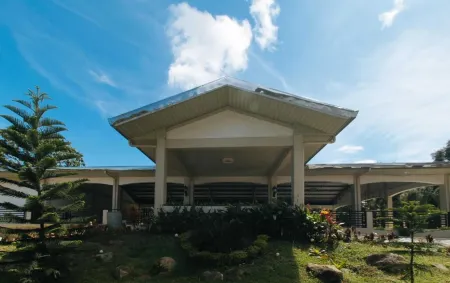 OYO 1152 Hotel Precious Garden Place Отели в г. Indang