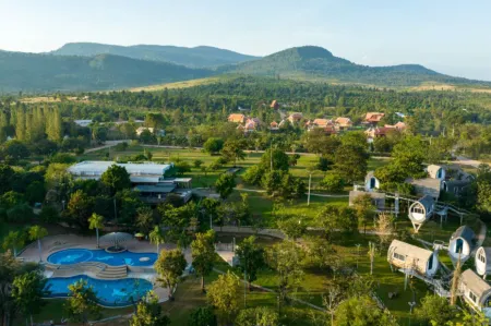 Phum Domnak Domrey Resort