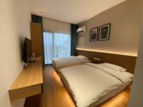 Zhongqing Jingcheng Riverside Mountain Hotel (Hekou Branch) Hotel di Dawu