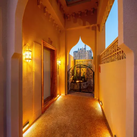 Dalian Jinse Sea View Art Homestay (Xinghai Square Branch)
