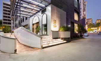 Yunyue Xingchen Hotel (Guiyang Huaxi Park Subway Station Guizhou University Huaxi South Campus)