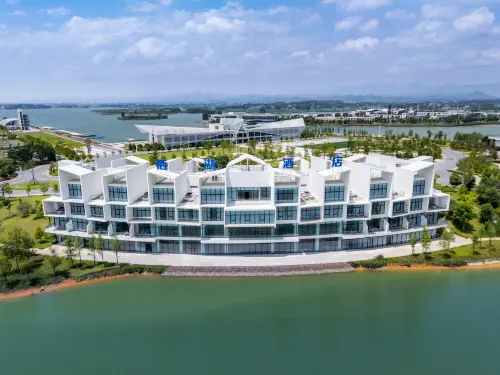 Qihu Hotel Hotels in Wuxuan