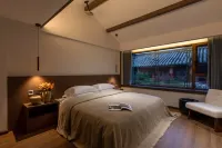 Jinghe·Spring Mountain in View Coffee Resort Homestay (Lijiang Ancient Town Mu Mansion Branch)