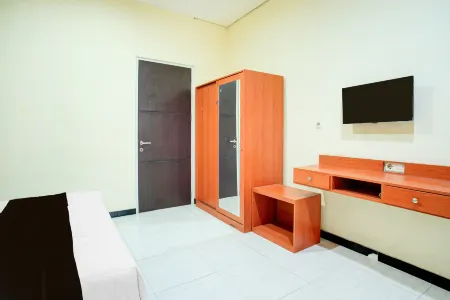 Hotel O Palembang near Palembang City Center Mall formerly Kostel 97 Отели рядом с достопримечательностью «Benteng Kuto Besak»