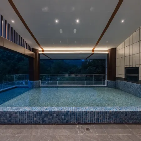 Mingdu Flower Half Open Hot Spring Resort Hotel