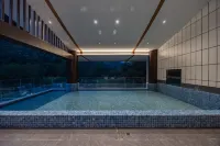 Mingdu Flower Half Open Hot Spring Resort Hotel - piscina