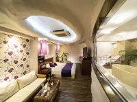 Towers Hotel - Adult Only - Hotels near Japan Mint