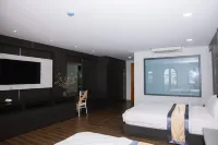 Golden Central Hotel - С бассейном