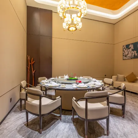 Shenghai Holiday Hotel