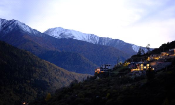 Siguniang Mountain and other winds come to the snow mountain B&B