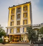 MAYA'S MANOR - A Luxury Lake View Boutique Hotel
