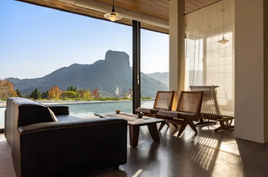 Xian Ju Bu Bu Shan Su (Oil Bottle Science Store)