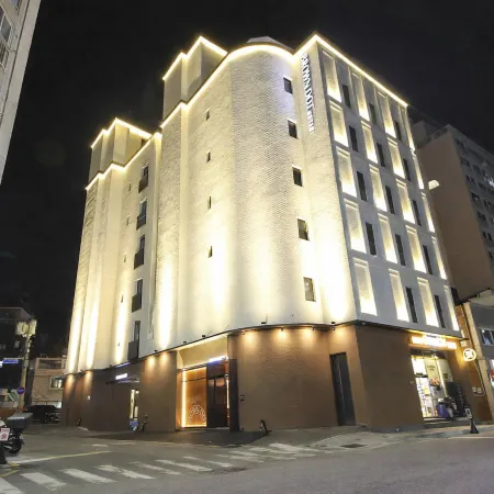 Brown Dot Hotel Dadaepo Beach (Old.Oia Hotel) Отели рядом с достопримечательностью «Пляж Дадэпо»