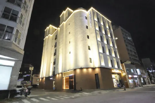 Brown Dot Hotel Dadaepo Beach (Old.Oia Hotel) Отели рядом с достопримечательностью «Морской пляж Тадэпхо»