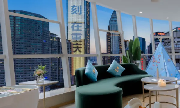 Meishu Tianqing High Altitude View Hotel (Chongqing Jiefangbei Hongya Cave)