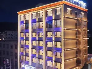 Ganzi Tanggula Grand Hotel (Baita Park)