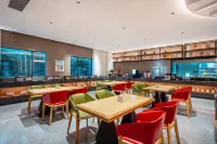 Baiyaduo Hotel (Shanwei Erma Road Food Street Xinli City Plaza)