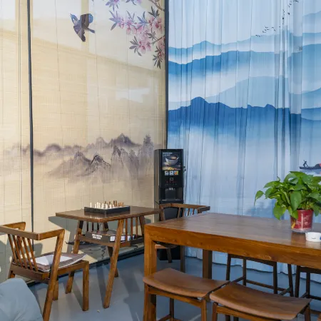Lu Ming Xiangxie (Fifth Uncle's hometown store)
